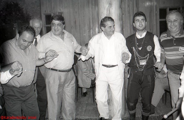 TTSO Başkanı Mazhar Afacan, İzmirli iş adamları ile İnan tesislerin de horon tepti 6 eylül 1996