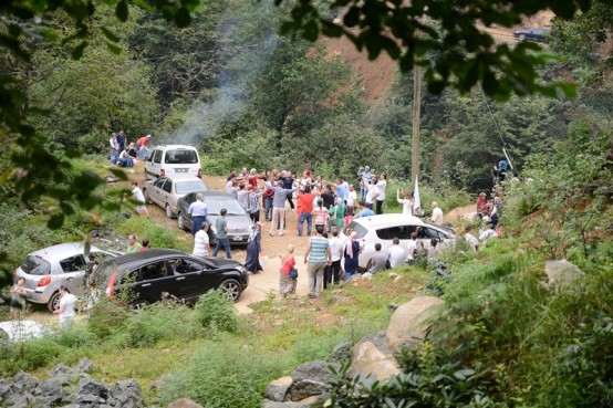 Ağaran şelalesi,festival alanı gibi