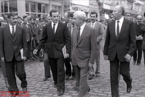 MGK Genel sekreteri Seyfullah Hacimüftüoğlu, dönemin TBMM Başkanı Necmettin Karaduman ile Sürmene kaymakamlığı sırasında