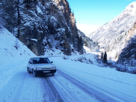 Ve burada yolda kalıyoruz artık