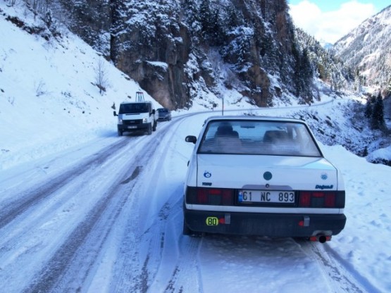 geriye dönerken aracına güvenenler aynı yolu rahatlıkla çıkabiliyor tabi