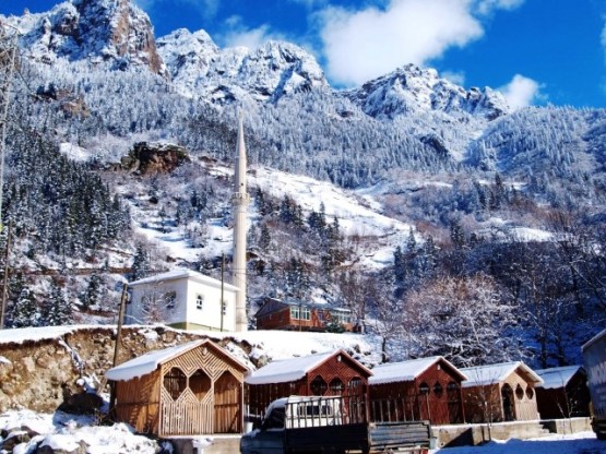 Karadeniz’den yayın yaparken biz genellikle gurbetlerdeki insanlarımızın hasretine bir dirhem de olsa merhem olma çabasındayız.