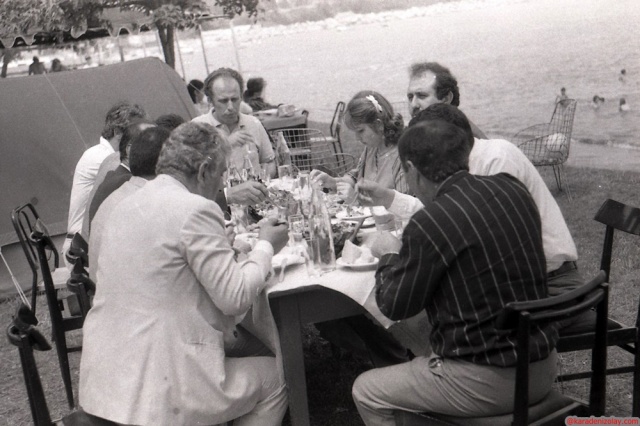 Araklı Belediye Başkanı Yılmaz Çebi, ANAP il yöneticileri Avni Akkan,Mustafa Taşar  ve ekibi ile yemekte