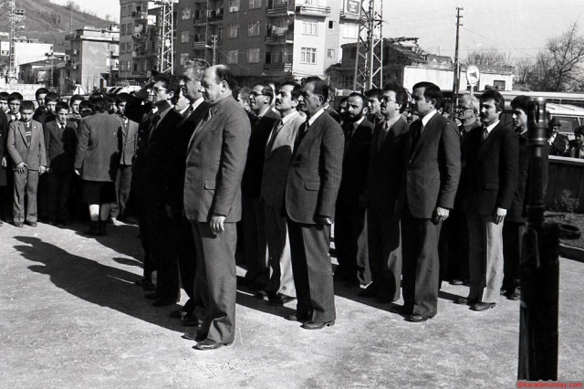 Araklı'nın kurtuluş günü törenleri Kaymakam Tayyar Şaşmaz , Belediye Başkanı Yılmaz Çebi ve protokol