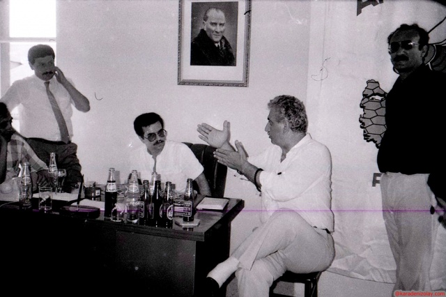 Enerji ve Tabii Kaynaklar Bakanı Fahrettin Kurt ve Araklı Belediye Başkanı Yılmaz Çebi (Elleri açık olan)