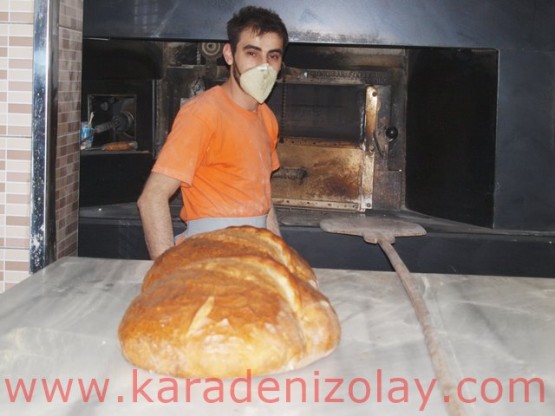 Emrah usta ve ekmek tezgahı