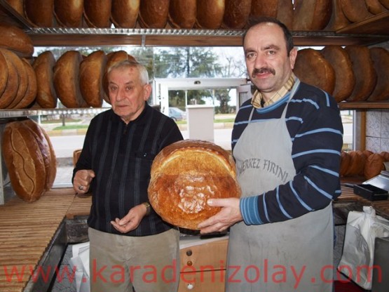 Fırın sahibi Harun Kutoğlu ve satış sorumlusu