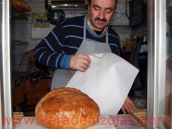 Trabzon ekmeği satış reyonu