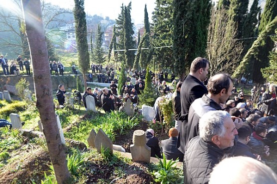 Kalabalık cemaat vardı