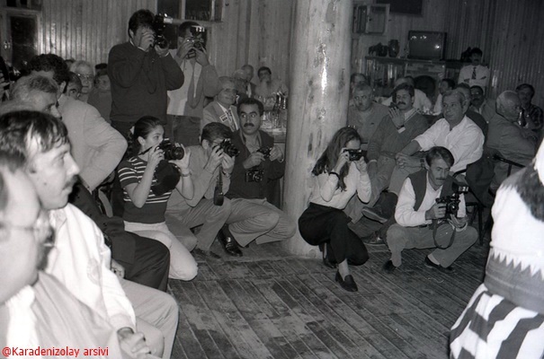 İzmir Ticaret ve Sanayi Odası yönetimi ile Trabzon'a gelen İzmirli gazeteciler görev başın da 6 eylül 1996
