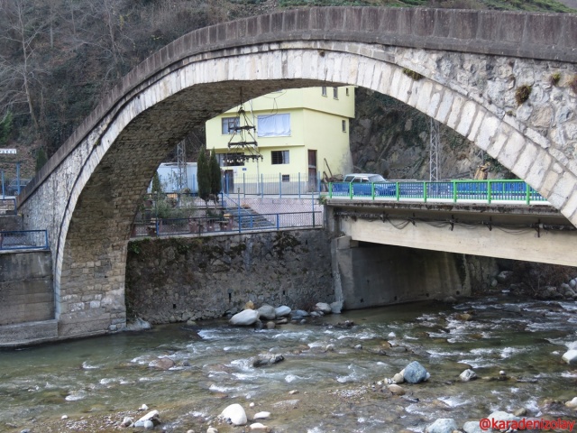 Güneyce de avizeli köprü
