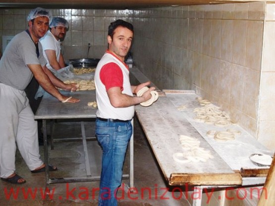 Rize simidi burada hamurdan simide dönüşüyor