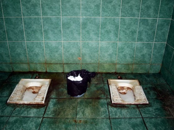 Tiflis'te bir parktaki tuvalet