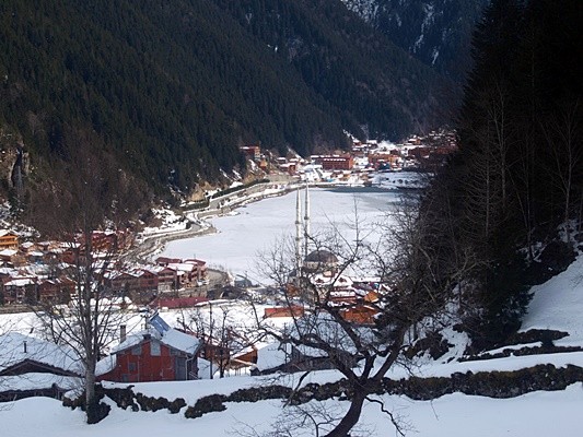 uzungöl'e tepeden bakış