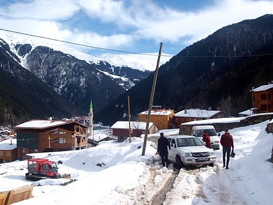 uzungöl de karlı yollar
