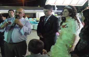 Kimse Öpmesun Damadı, gelin kızayi